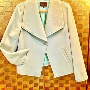 Perfect teal colored jacket for Fall